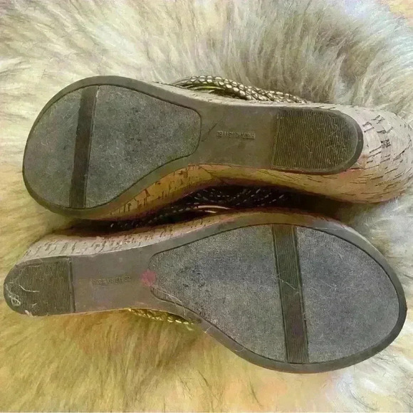 Carlos Santana gold wedge sandal. Size 8. Gently worn. - Picture 4 of 4